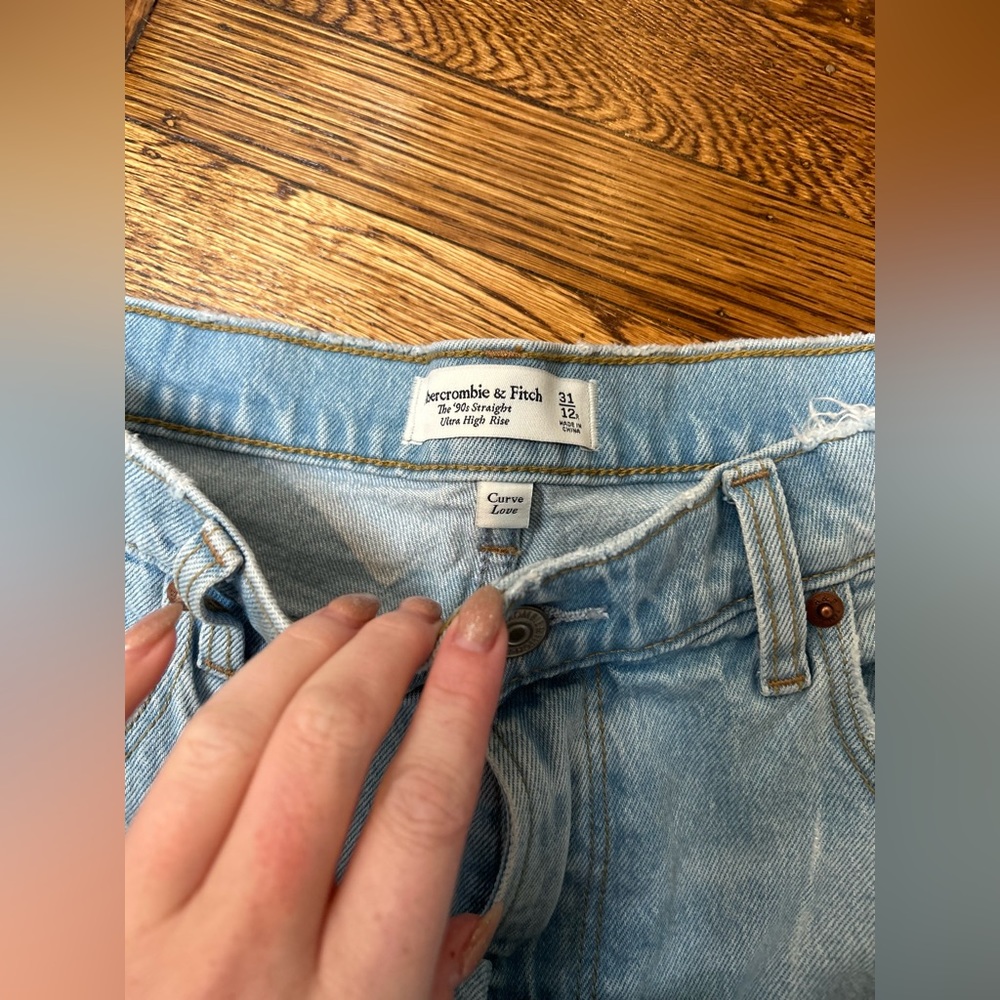 Abercrombie 90s Ultra High Rise Straight Jeans with Split Hem size 31/12